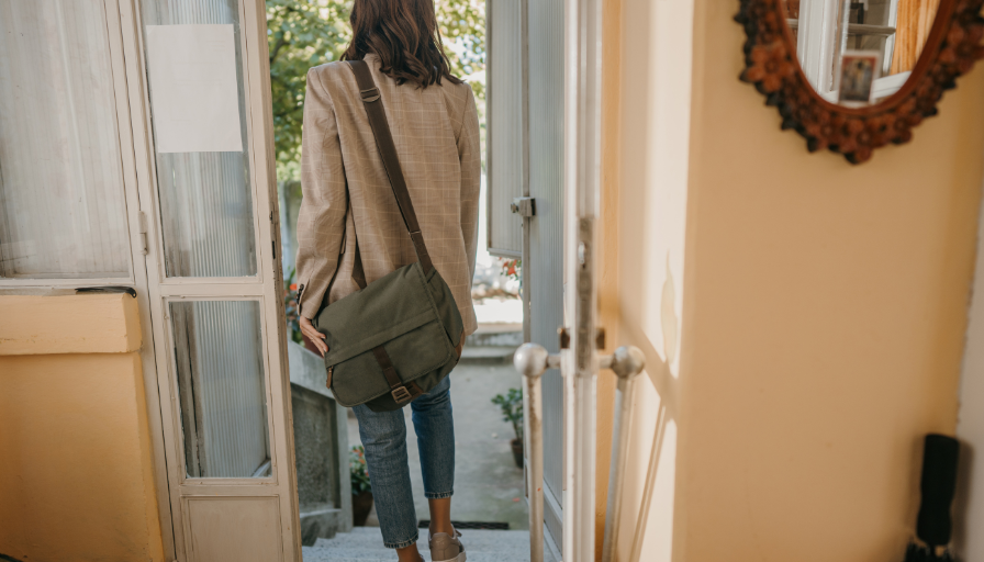 Oración para Calmar el Corazón Antes de Salir de Casa 🙏🌤️